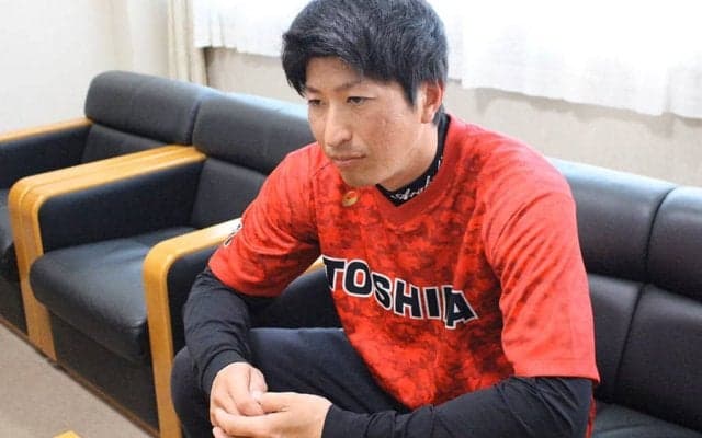 【社会人野球】本当はマジメな野球人？　元日ハム新垣勇人、東芝コーチとして奮闘する日々と指導論