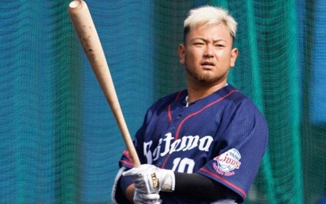 【球界名場面】高卒2年目の洗礼？　死球で一睨みの西武森にロッテナインがベンチ飛び出す