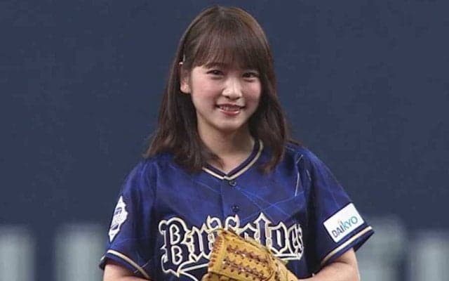 【始球式名場面】「今年こそはノーバウンド」　リベンジ誓った元AKB48・川栄李奈さんの1球は？