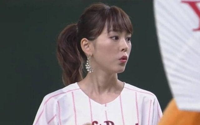 【始球式名場面】桐谷美玲さんの溢れる笑顔　独身最後の“ズキューン”なノーバウンド投球