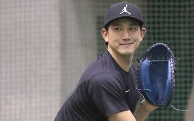 巨人小林誠司の強肩に同僚「まじでエグイ」　衝撃の“剛速球スローイング”動画を公開