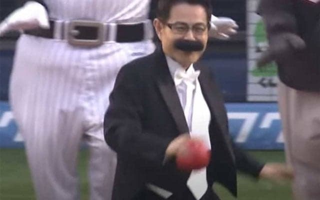 【始球式名場面】「ヘッキシッ！」往年のドリフネタにファン爆笑　加藤茶さんの「髭ダン」始球式