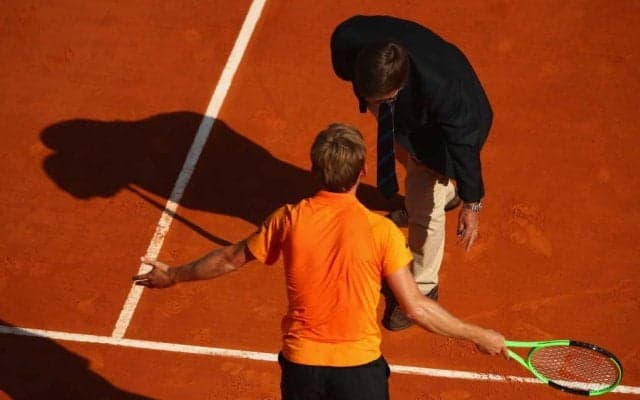 疑惑の判定にゴファンが怒り爆発。クレーのナダルにリードも【2017年モンテカルロ】