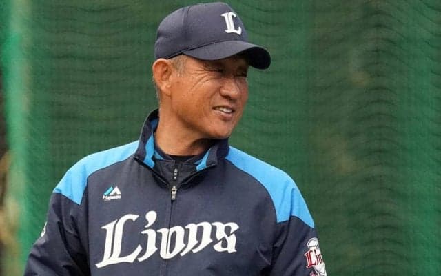 西武・辻監督「信頼している」　自主練習中の選手たちに目を細める