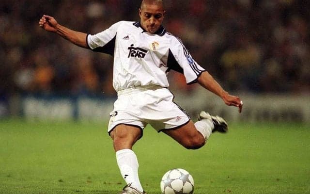 ロベカルのロケットFK「発射！」　距離35m、わずか1秒の衝撃「何なんだこれ」