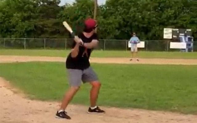 米高校生が魅せたバットフリップは「100点満点だ」　ミラクル動画に米ファン衝撃