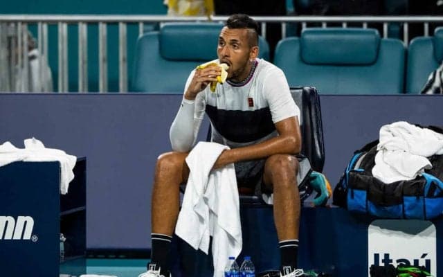 テニス選手の\"90秒の孤独\"チェンジオーバーをイラストで動画化