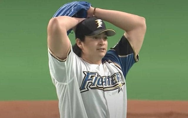 【球界名場面】鳴呼、勘違い…　日本ハム西川が犯した“顔面蒼白”のファンサービス