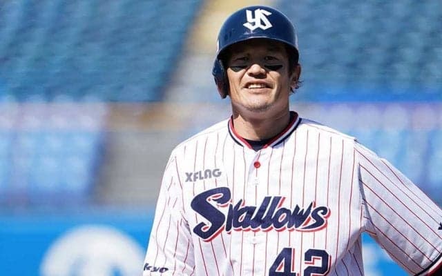 「パーフェクトでしょ」　元投手の燕・坂口が「紙コップ投げ」で完璧制球