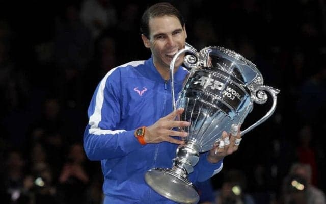 ナダルがトロフィーを噛んで勝利を祝う理由