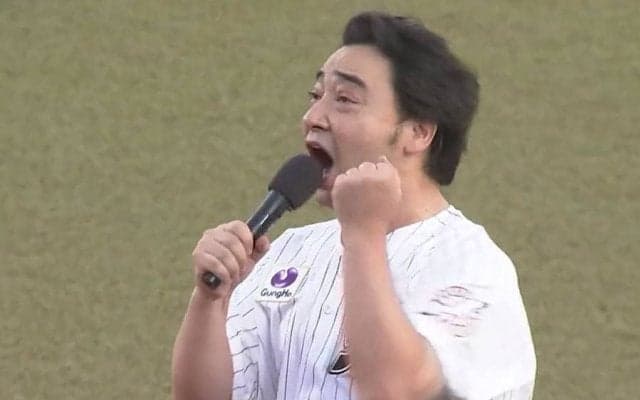 【始球式名場面】実は名門野球部員でした！　ジャンポケ斉藤さんの豪快ノーバン投球に球場どよめく