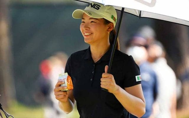 【名珍場面特別編】清楚な渋野日向子、前夜祭のドレスアップ姿に反響「なんて楽しそうなメンバー」