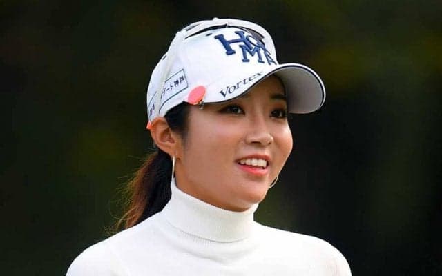 イ・ボミ、美脚露わなミニスカ姿が反響拡大「ウェアが似合う」「相変わらず可愛い」