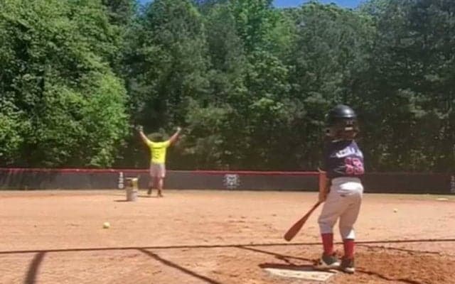 “超褒める”教育が話題　息子の本塁打に喜び爆発で米反響「パパのリアクション最高」