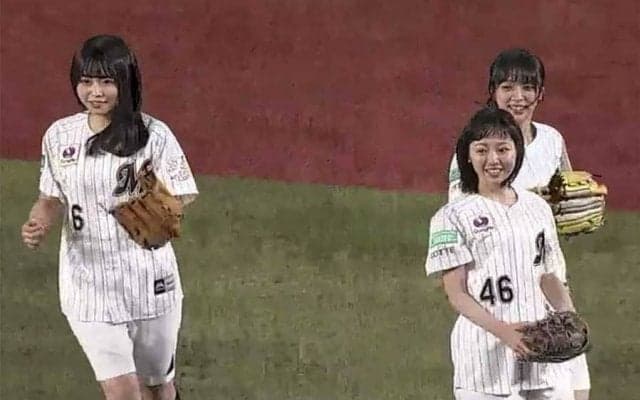 【始球式名場面】美女3連投!?　欅坂46トリオ登板、最後は見事ノーバウンド投球