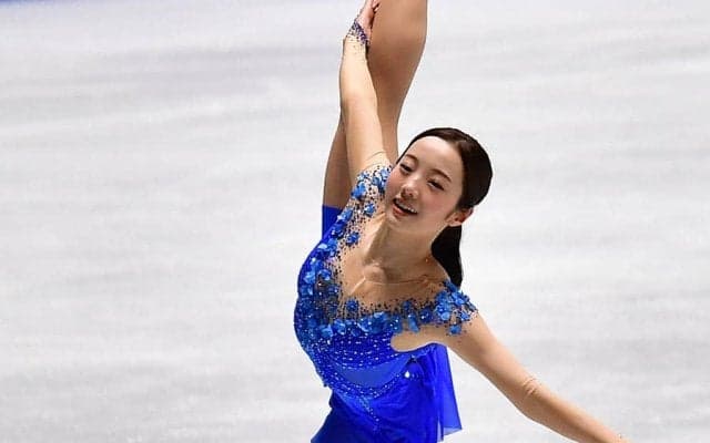 本田真凜、驚異の“前後180度開脚ショット”が10万超反響「痛い」「美脚にほれぼれ」