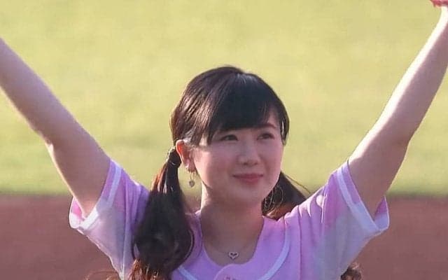 【始球式名場面番外編】福原愛さんの登場に台湾熱狂　母の日ピンク一色のツインテール始球式