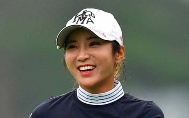 イ・ボミと花　瑞々しい“初夏の1枚”に反響「ご本人も景色も綺麗」「涼しげで素敵」