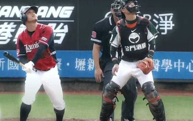 【球界名場面番外編】どうやって打った？　台湾で陽岱鋼の兄が放った規格外の“悪球アーチ”