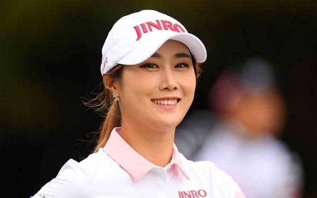 「みなさんモデル？」　韓流美女ゴルファー4ショットに日本ファンも喝采「足長っ！」