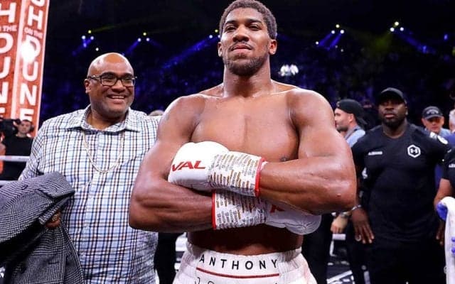 ヘビー級世界戦、異例の円形闘技場での開催浮上　「観客を入れる可能性も」