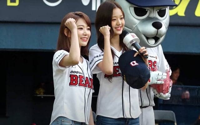 【始球式名場面番外編】日韓美女が共演！　宮脇咲良さんら「IZ*ONE」にファン熱狂