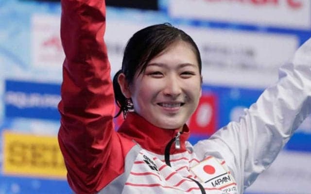 【名珍場面特別編】池江璃花子へ、表彰台3人の“手のひらエール”に世界が感動「涙を流したいですか？」