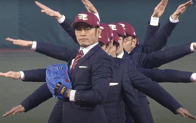 【始球式名場面】こりゃ打てない？　男性ダンスグループの“千手観音投法”に拍手喝采