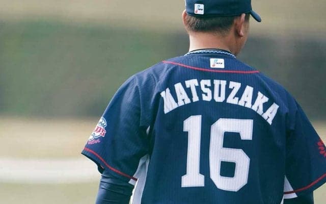 プロ野球のグッズはどうやって保管する？　ユニホーム、タオルは額縁、ケース、それとも…