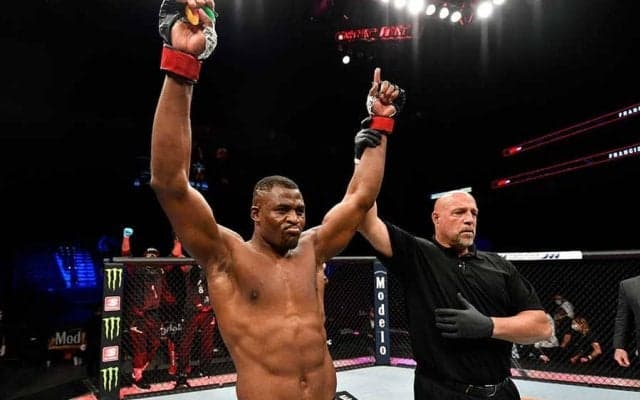 再開UFC“ド迫力20秒KO”の衝撃　タイソン氏も興奮「危険な…未来の王者」