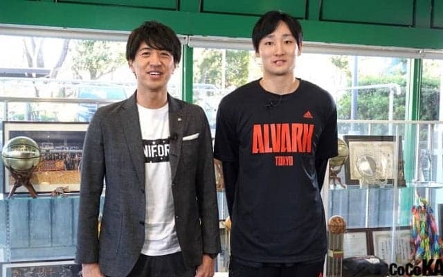 BリーグMVP初受賞の田中大貴選手を田中大貴アナが祝福