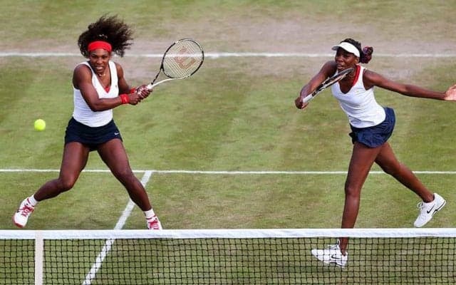 セリーナ先生の自宅フィットネスが大好評　姉妹エクササイズに「これが必要だった！」