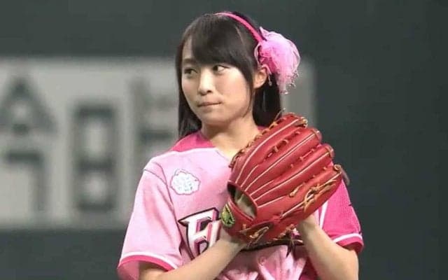 【始球式名場面】14歳の美少女サウスポーが「かわいすぎるぜ」　ノーバウンド投球に球場どよめく