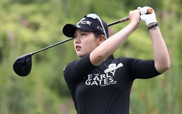 韓国20歳がV報告　横顔が美しい“歓喜のキスショット”に反響「ヒョンギョン可愛い」