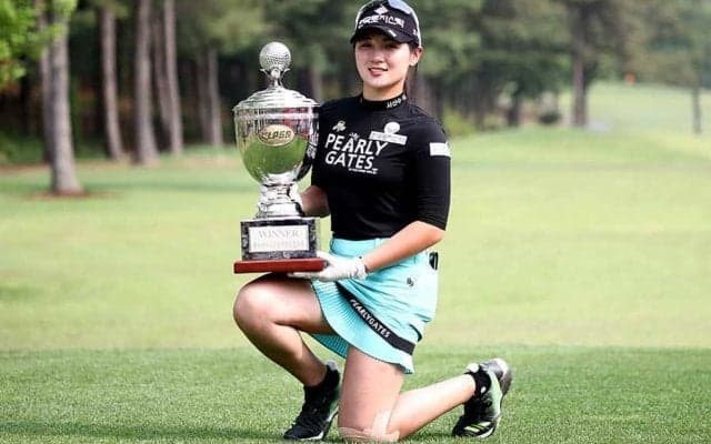 “世界最速開幕”の韓国ツアー　感染対策に米注目「社会的距離で新女王を祝福した」