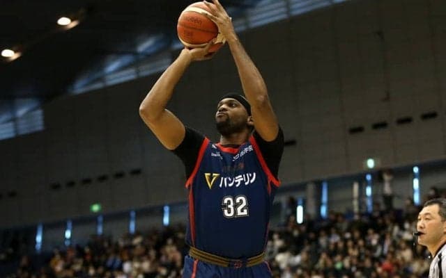 横浜ビー・コルセアーズ、帰化選手のエドワード・モリスと契約継続