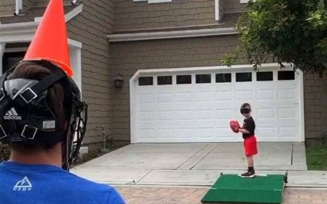 目隠し状態でも抜群制球！　“子どもマダックス”にファン驚愕「素晴らしい」