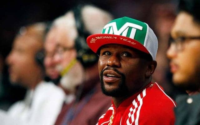 メイウェザー、トレーナー業で世界王者に“呟き指導”「そうだ、いいぞ」「顎に打て」