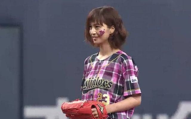 【始球式名場面】京美人がオリ姫に変身！　安田美沙子さんの“はんなり”始球式
