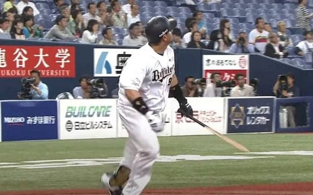 【球界名場面】「想像以上の顔」　バット折っても被弾した日ハム吉川が呆然