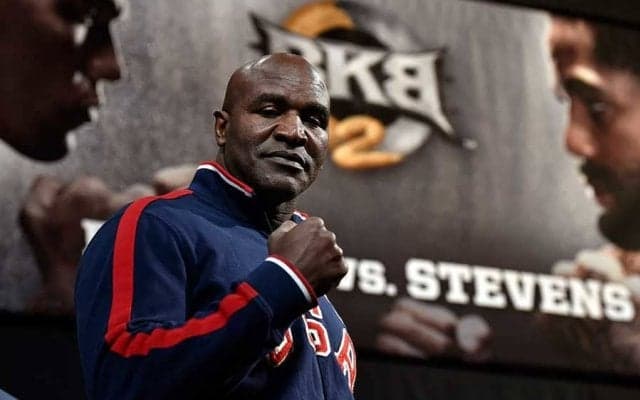 タイソンを倒す!?　57歳ホリフィールドの“上半身裸トレ”に驚愕「凄まじい仕上がり」