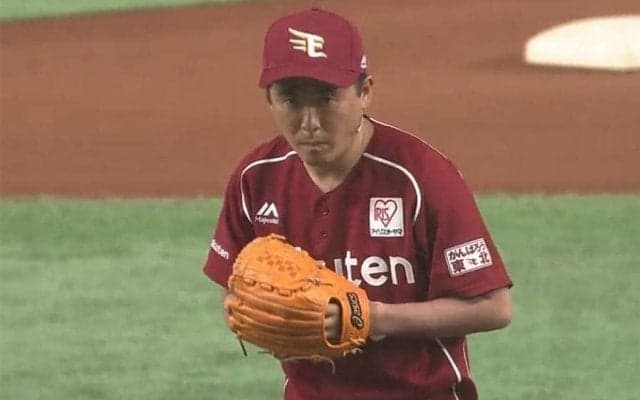【始球式名場面】斎藤さんが秘技”ピッカリ投法”を披露！　荻野も笑い堪えきれず