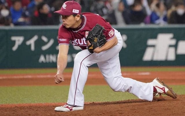 これぞ9人目の野手　楽天福山の素手キャッチにファン驚愕「曲芸師」