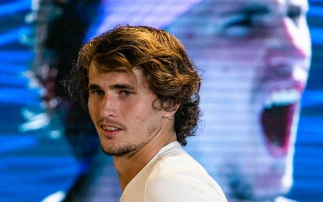 ズベレフ、美人モデル彼女とヨリを戻す？