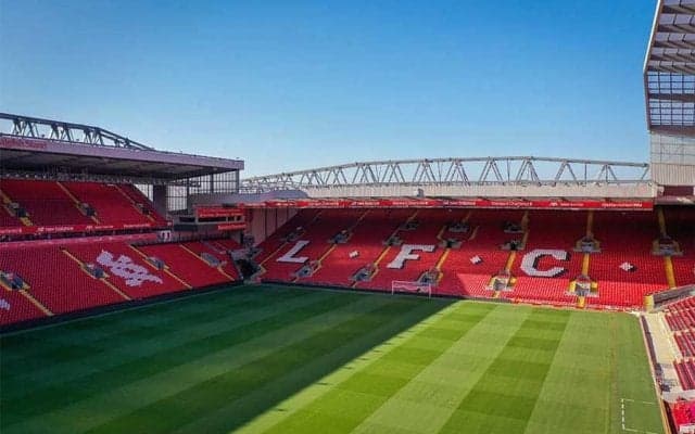 やりすぎ!?　再開目指すプレミアリーグ、異様な光景に波紋「史上最も馬鹿げた写真」