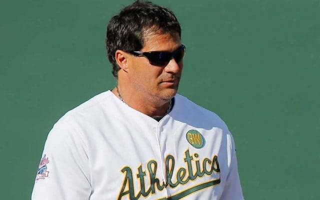 【MLB】野球史上最悪の大失敗？　外野手の頭でバウンドしたボールがスタンドへ…