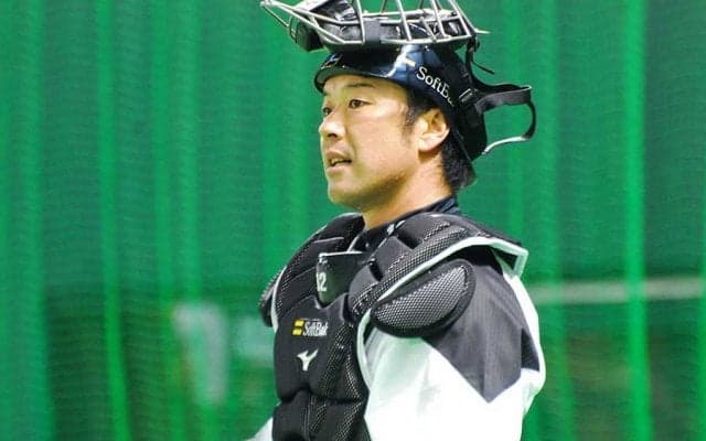 前代未聞の振り逃げ三塁打はなぜ起きた!?　監督の抗議も虚しく…「責められない」