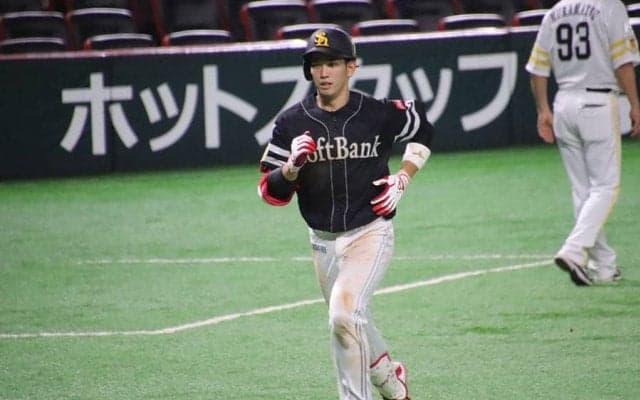 鷹・栗原、また打った！　左中間テラス席へ紅白戦2試合連発、開幕スタメン猛アピール