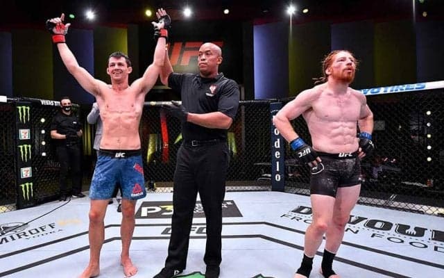UFCで起きた“喜劇”　終わってないのに背を向けて…うっかり者の選手に実況失笑