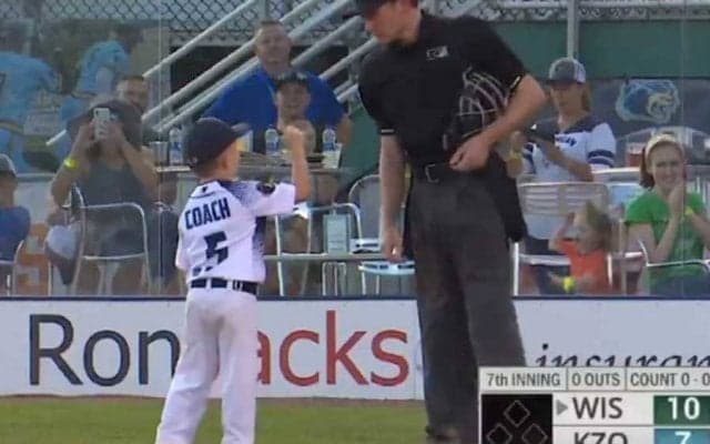 米6歳コーチ、大暴れの退場劇が再脚光　可愛らしい“悪態”に反響「歩き方ウケる」